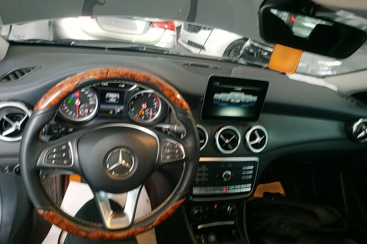 奔驰GLA 2017款 GLA 220 4MATIC 豪华型中控内饰12