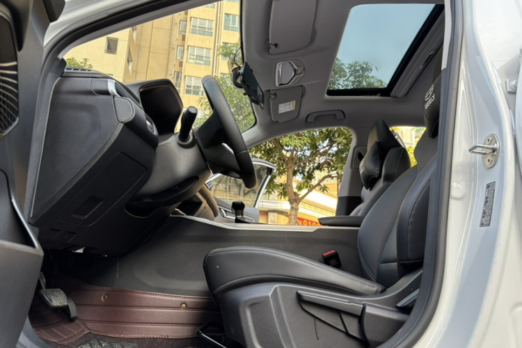 吉利汽车 帝豪 2025款 第4代 1.5L CVT尊贵型中控内饰7008