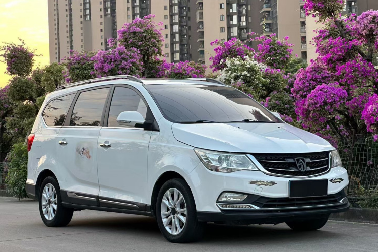 宝骏730 2016款 1.5L 手动豪华型 7座车身外观6007