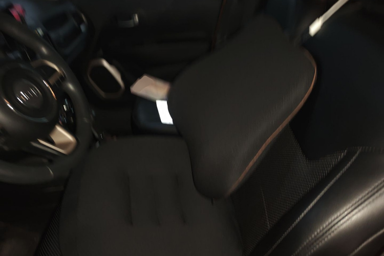 Jeep 自由侠 2017款 180T 自动高能版中控内饰19