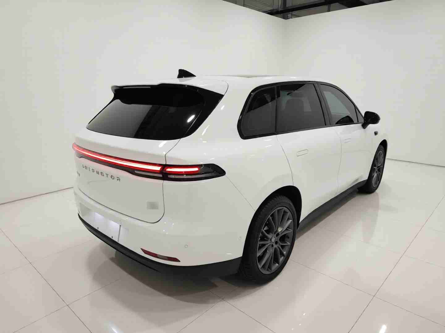 车辆右后45度外观展示