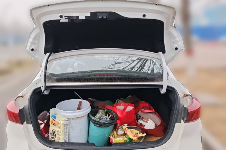 长安 逸动 2022款 PLUS 1.6L GDI 手动精英型中控内饰23