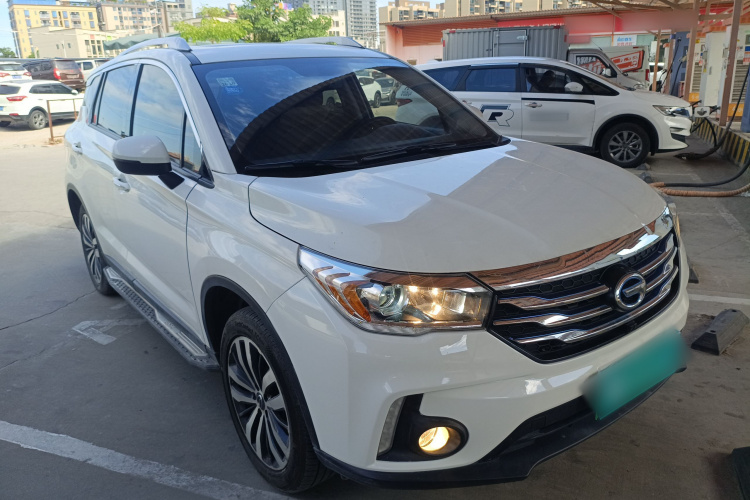 广汽传祺 传祺GS4新能源 2017款 1.5L PHEV尊享版车身外观3