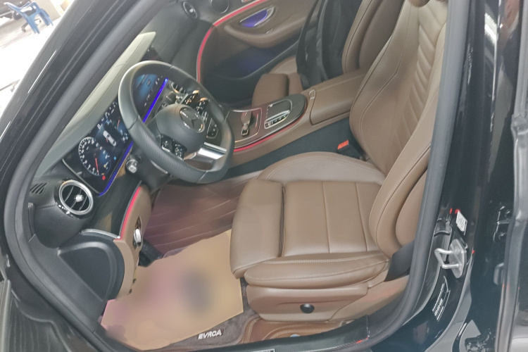 奔驰E级 2022款 改款二 E 260 L 运动型 4MATIC局部细节19