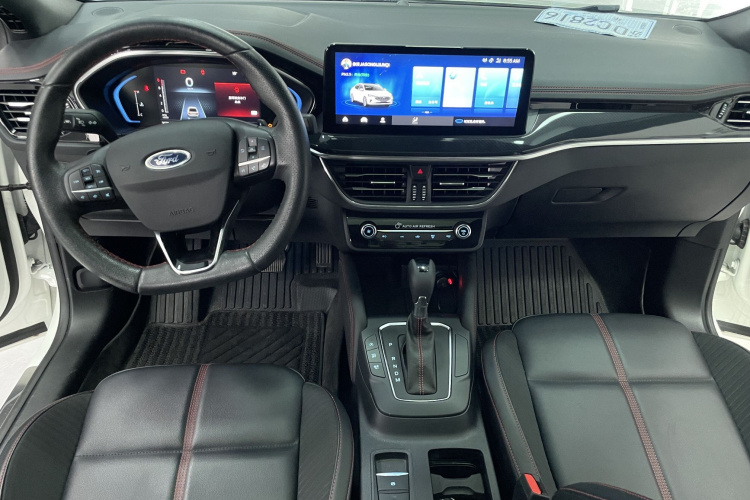 福特 福克斯 2022款 三厢 EcoBoost 180 自动ST Line中控内饰7004