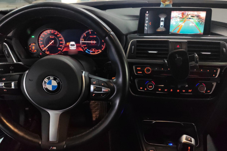 宝马3系GT 2020款 320i M运动套装中控内饰7002