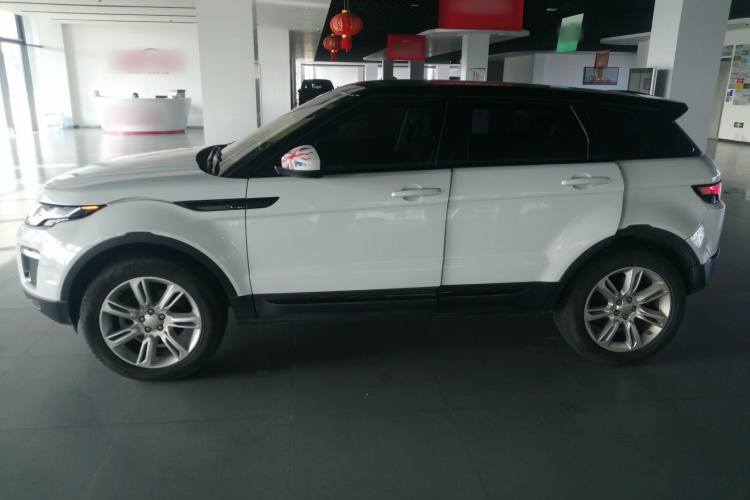 路虎 揽胜极光 2016款 2.0T SE PLUS 智享版车身外观4