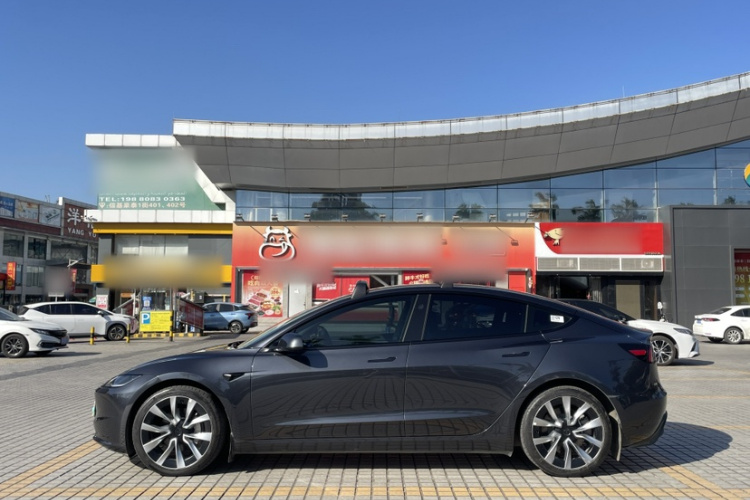 特斯拉 Model 3 2023款 长续航全轮驱动版车身外观6002