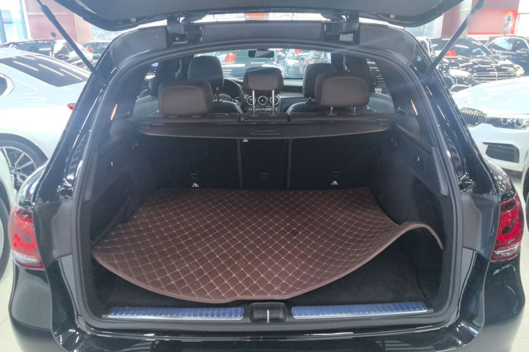 奔驰GLC 2022款 改款二 GLC 260 L 4MATIC 豪华型机舱底盘23