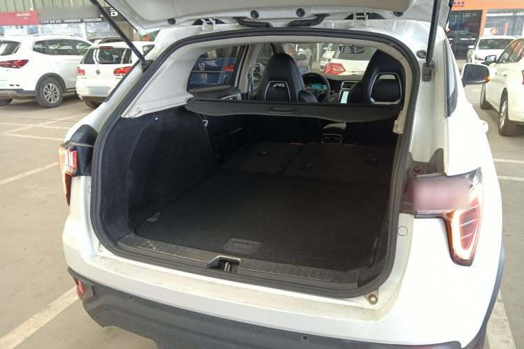 领克01 2019款 2.0T 两驱纯版 国VI机舱底盘23