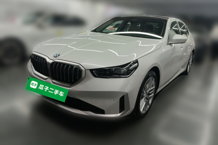 宝马5系 2024款 525Li 豪华套装车身外观1