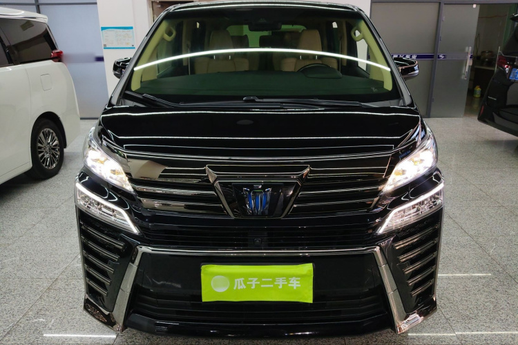 丰田 威尔法 2023款 皇冠 双擎 2.5L HV至尊版车身外观2