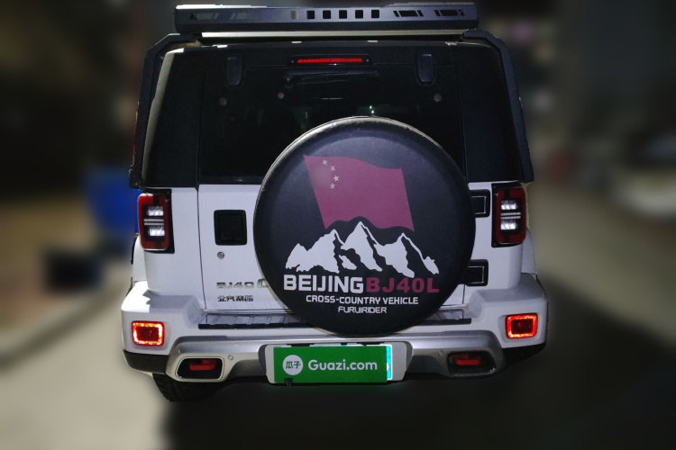 北京越野 北京BJ40 2023款 2.0T 自动四驱城市猎人版侠客型车身外观6