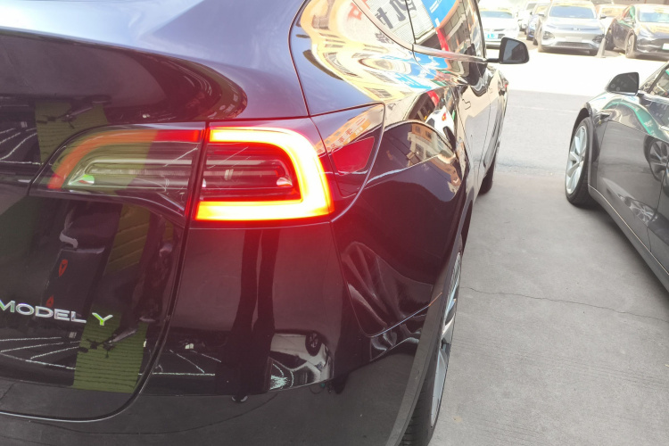 特斯拉 Model Y 2022款 改款 后轮驱动版车身外观6006