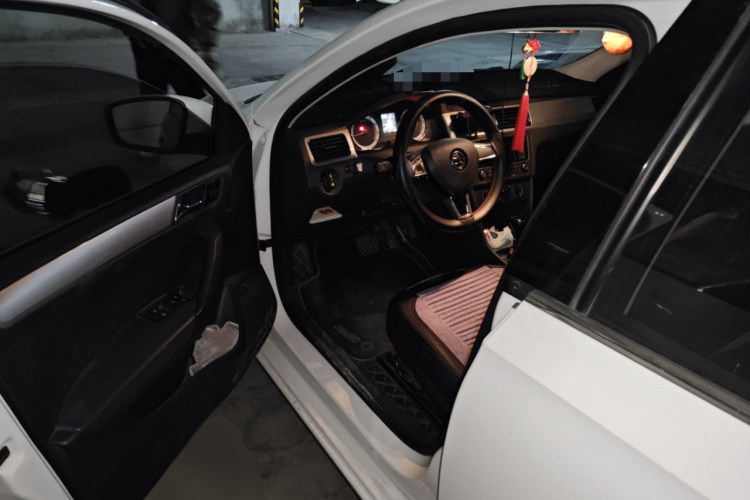 斯柯达 昕锐 2019款 1.5L 自动舒适版 国V中控内饰20