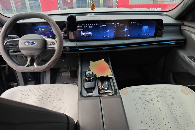 福特 2023款 锐界L 2.0T EcoBoost E混动两驱七座豪华型中控内饰12