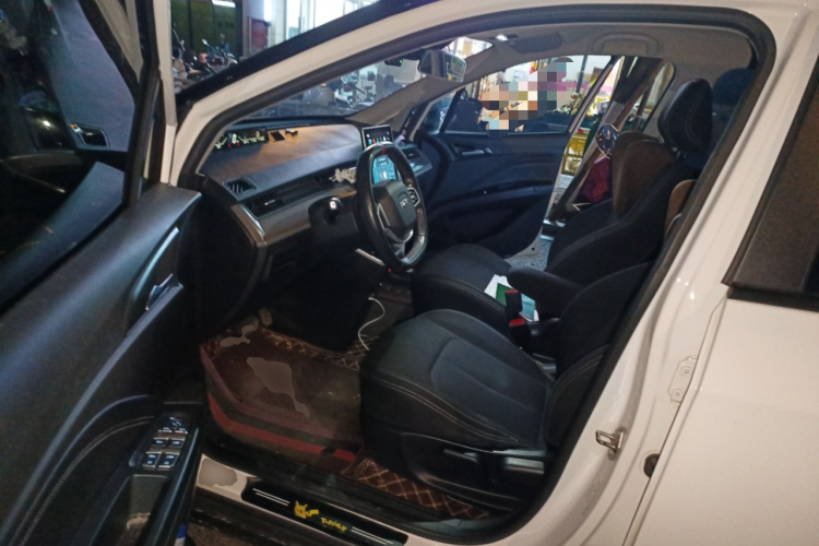 哪吒汽车 哪吒V 2022款 潮 300 Lite 磷酸铁锂中控内饰20