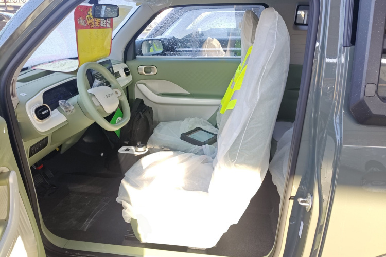 吉利银河 2025款 210km 熊猫骑士中控内饰19