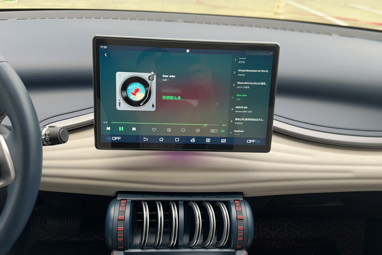 比亚迪 元PLUS 2022款 430KM 尊贵型中控内饰7005