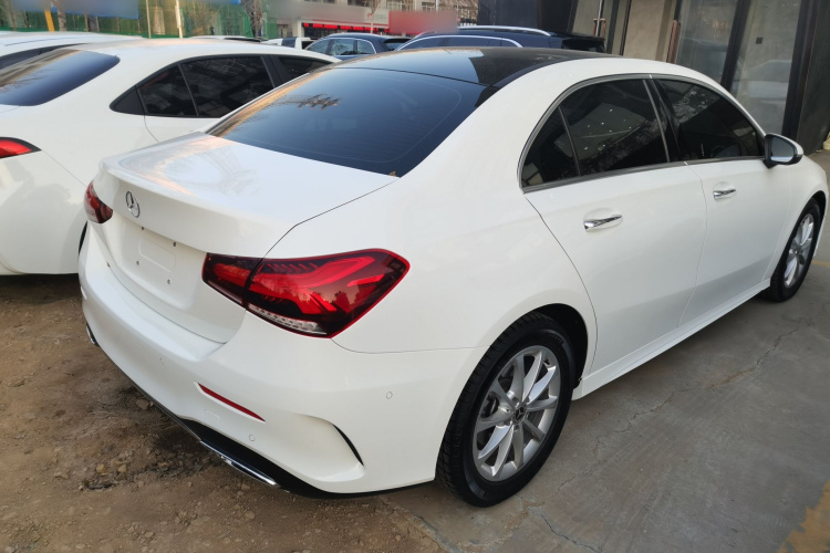 奔驰A级 2021款 A 200 L 运动轿车时尚型车身外观7