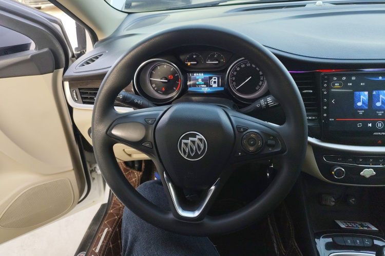 别克 威朗 2018款 三厢 15S 手动领先型中控内饰13