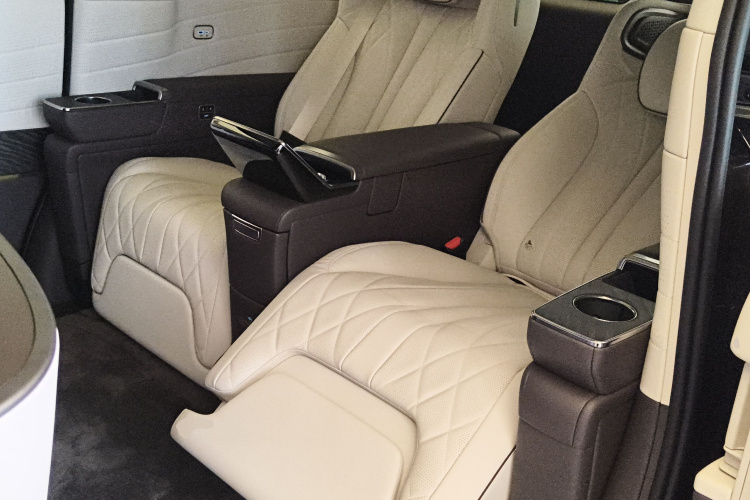 腾势D9 2024款 PIONEER 四座创领版中控内饰21