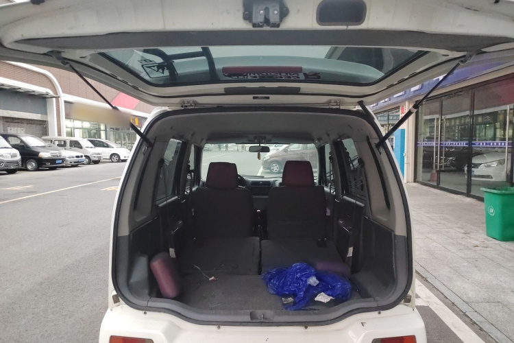 铃木 北斗星 2012款 创业版 1.0L 手动超越型机舱底盘23