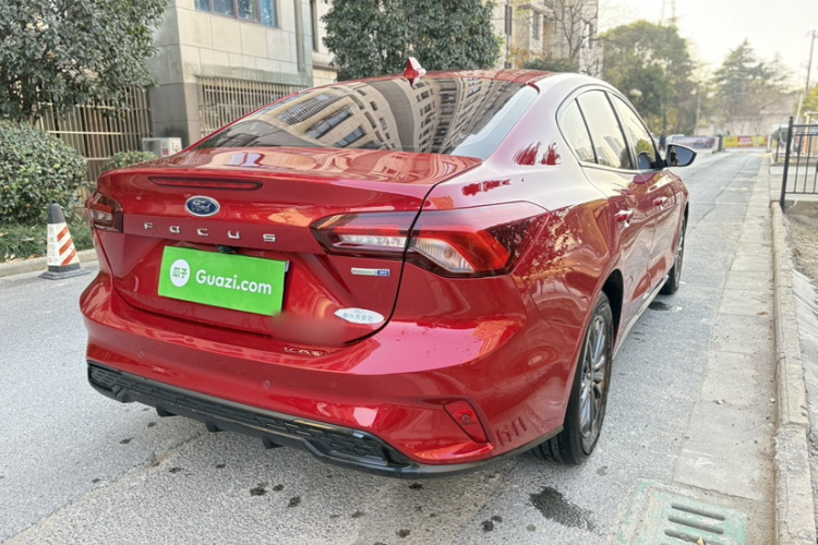 福特 福克斯 2022款 三厢 EcoBoost 180 自动竞速版车身外观6008