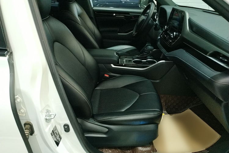 丰田 皇冠陆放 2021款 2.5L HEV四驱精英版局部细节41