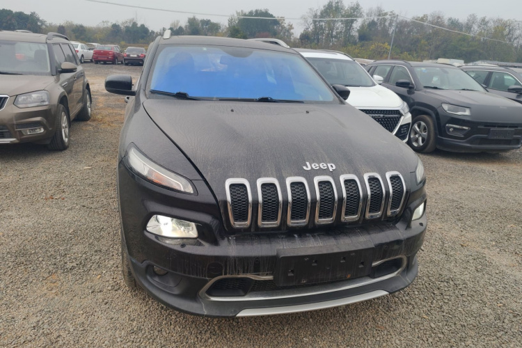 Jeep 自由光 2016款 2.4L 优越版车身外观2