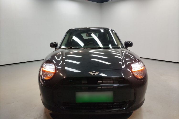 电动MINI COOPER 2025款 456km COOPER E 经典派车身外观2
