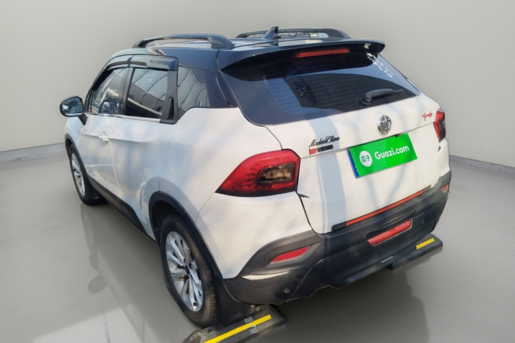 中华V3 2015款 1.5L 手动智能型车身外观5