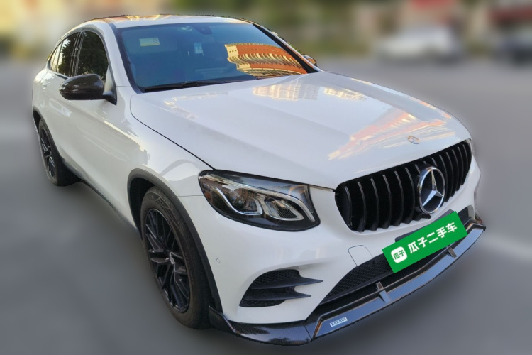 奔驰GLC轿跑 2017款 GLC 200 4MATIC 轿跑SUV车身外观3