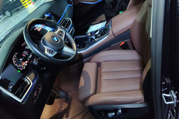 宝马X5(进口) 2022款 xDrive40i 尊享型 M运动套装中控内饰19