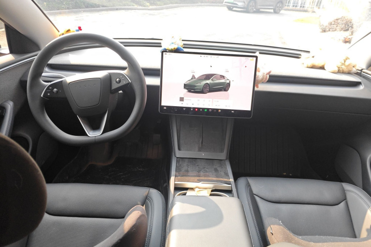 特斯拉 Model 3 2025款 改款 长续航后轮驱动版中控内饰12