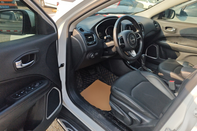 Jeep 指南者 2019款 220T 自动家享版中控内饰20