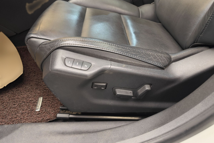 标致508 2013款 2.3L 两周年纪念 自动旗舰版中控内饰7004