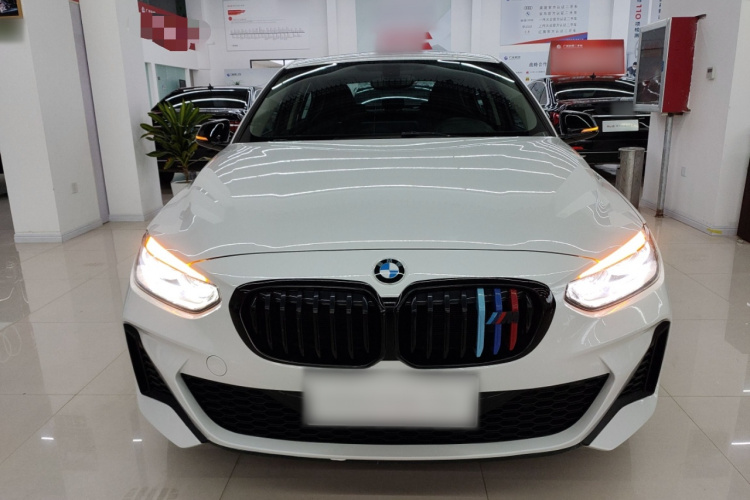 宝马1系 2022款 125i M运动曜夜版车身外观2