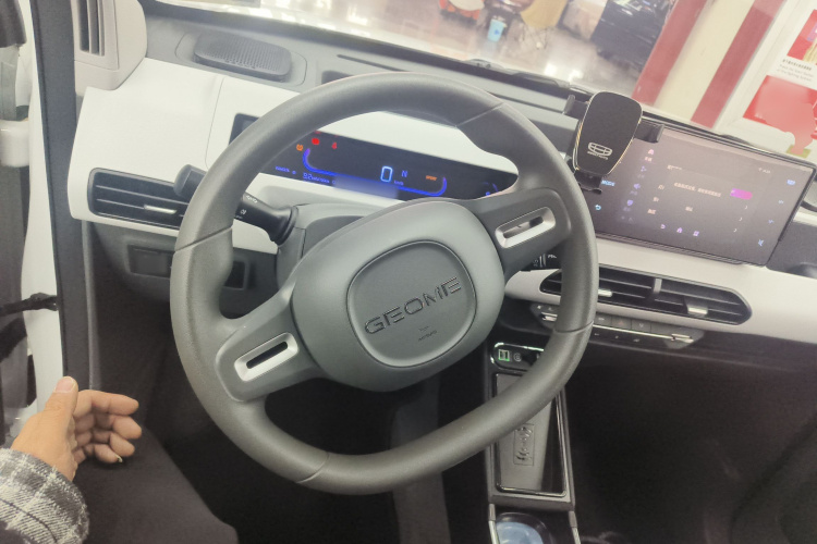 吉利银河 2023款 熊猫mini 200km 耐力熊中控内饰13