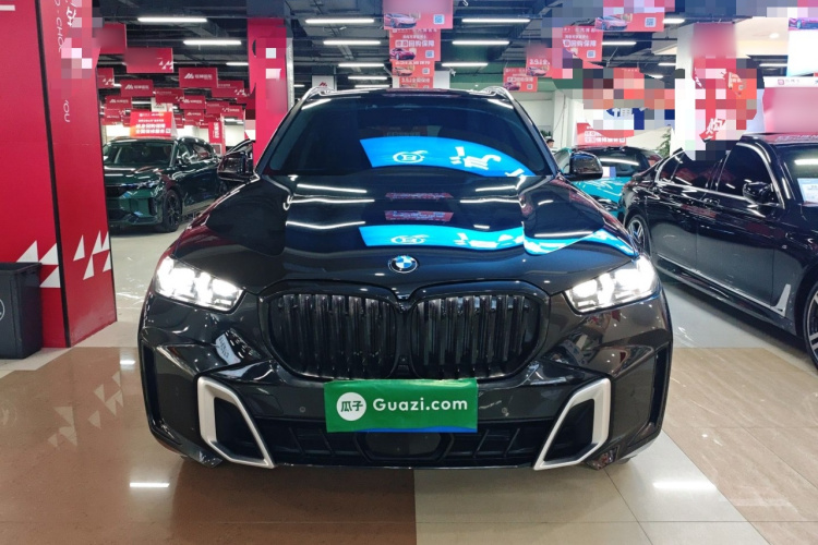 宝马X5 2023款 xDrive 30Li 尊享型M运动套装车身外观2