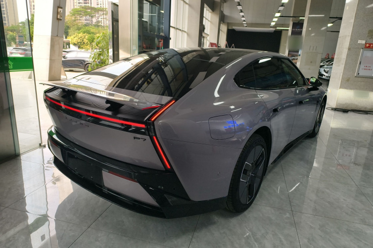 小鹏P7 2025款 702 长续航 Ultra车身外观6005