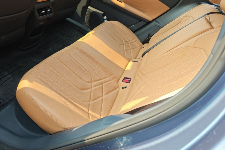 吉利银河 银河星舰7 EM-i 2025款 120km 领航版中控内饰7004