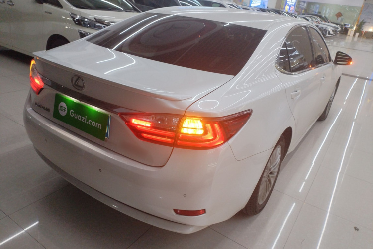 雷克萨斯ES 2015款 200 精英版车身外观7