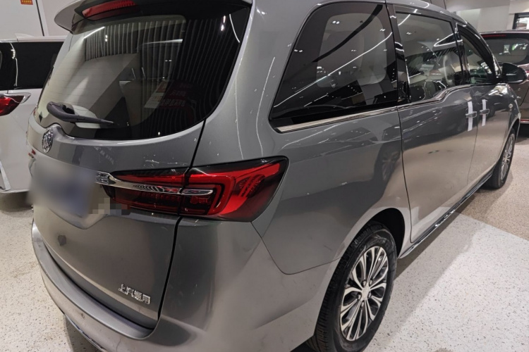 别克GL8 2023款 陆上公务舱 舒适型车身外观7