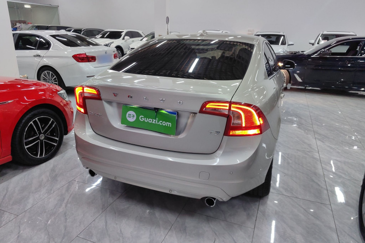 沃尔沃S60 2019款 S60L T3 智进版车身外观7