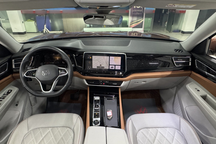 大众 途昂 2022款 530 V6 四驱尊崇旗舰版中控内饰7003