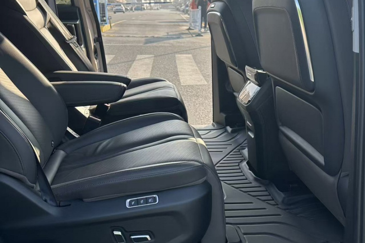 上汽大通MAXUS 大通G70 2024款 2.0T 自动旗舰版 7座中控内饰7006