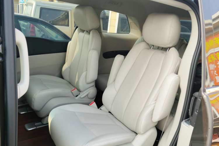 别克GL8 2021款 陆上公务舱 652T 舒适型中控内饰21