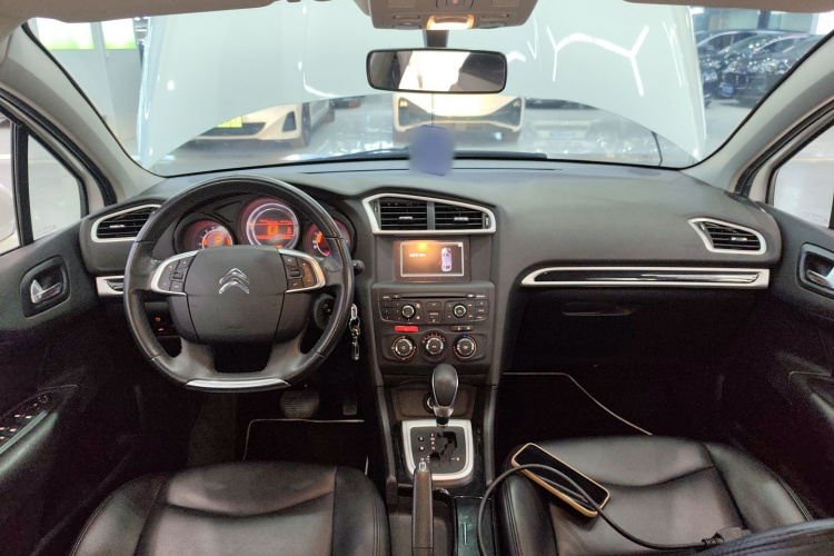 雪铁龙C4L 2015款 1.2T 自动豪华版中控内饰7002