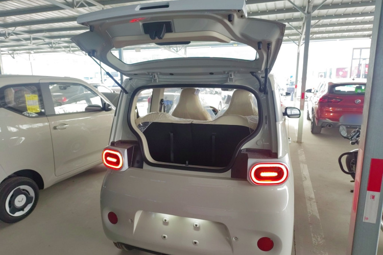 五菱汽车 宏光MINIEV 2024款 第三代 215km 青春版机舱底盘23